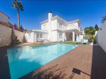 Villa con balcone in vendita a Pedanías Este
