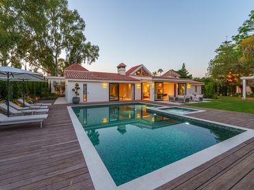 Casa amb piscina en venda a Nueva Andalucía