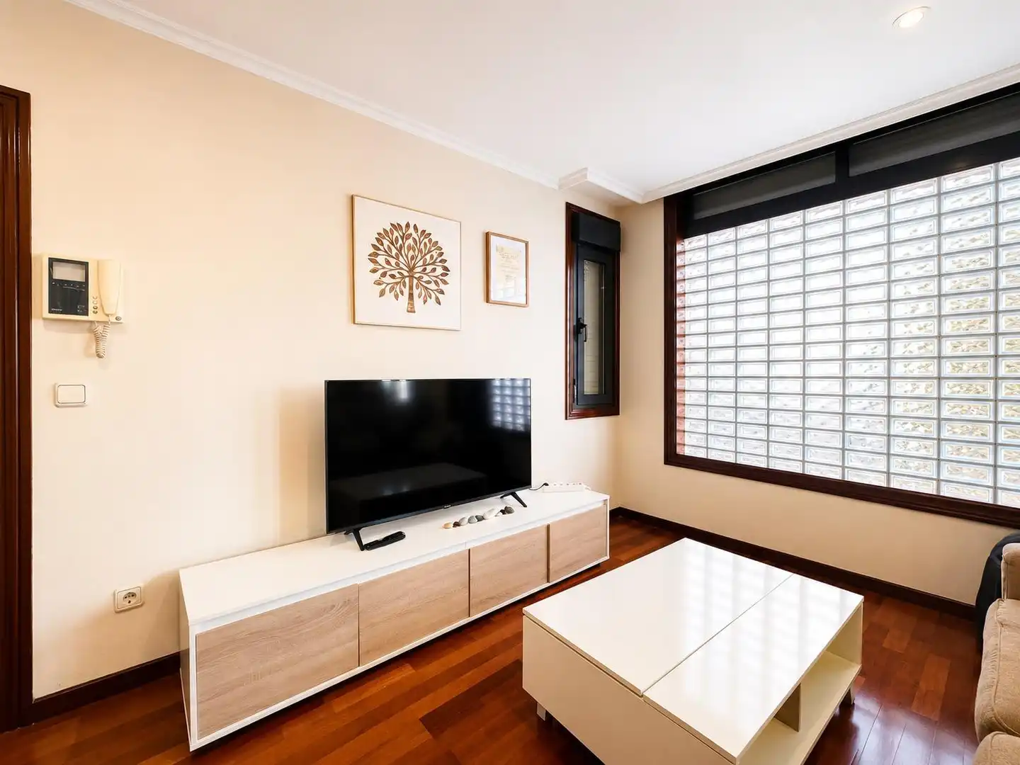 Living room of Flat for sale in Vigo   with Heating, Storage room and Furnished