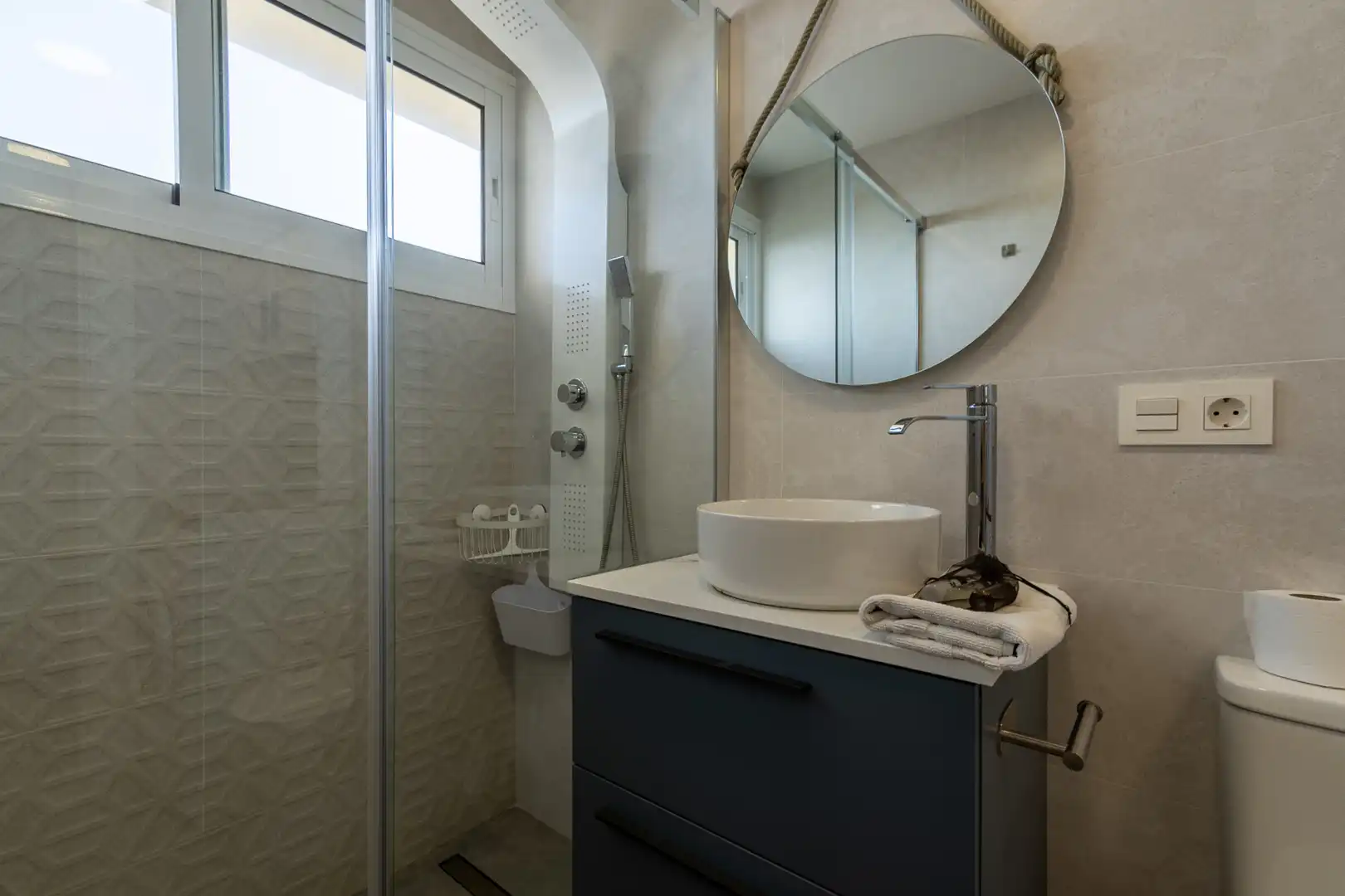 Baño de Apartamento de alquiler en Marbella con Aire acondicionado, Terraza y Amueblado