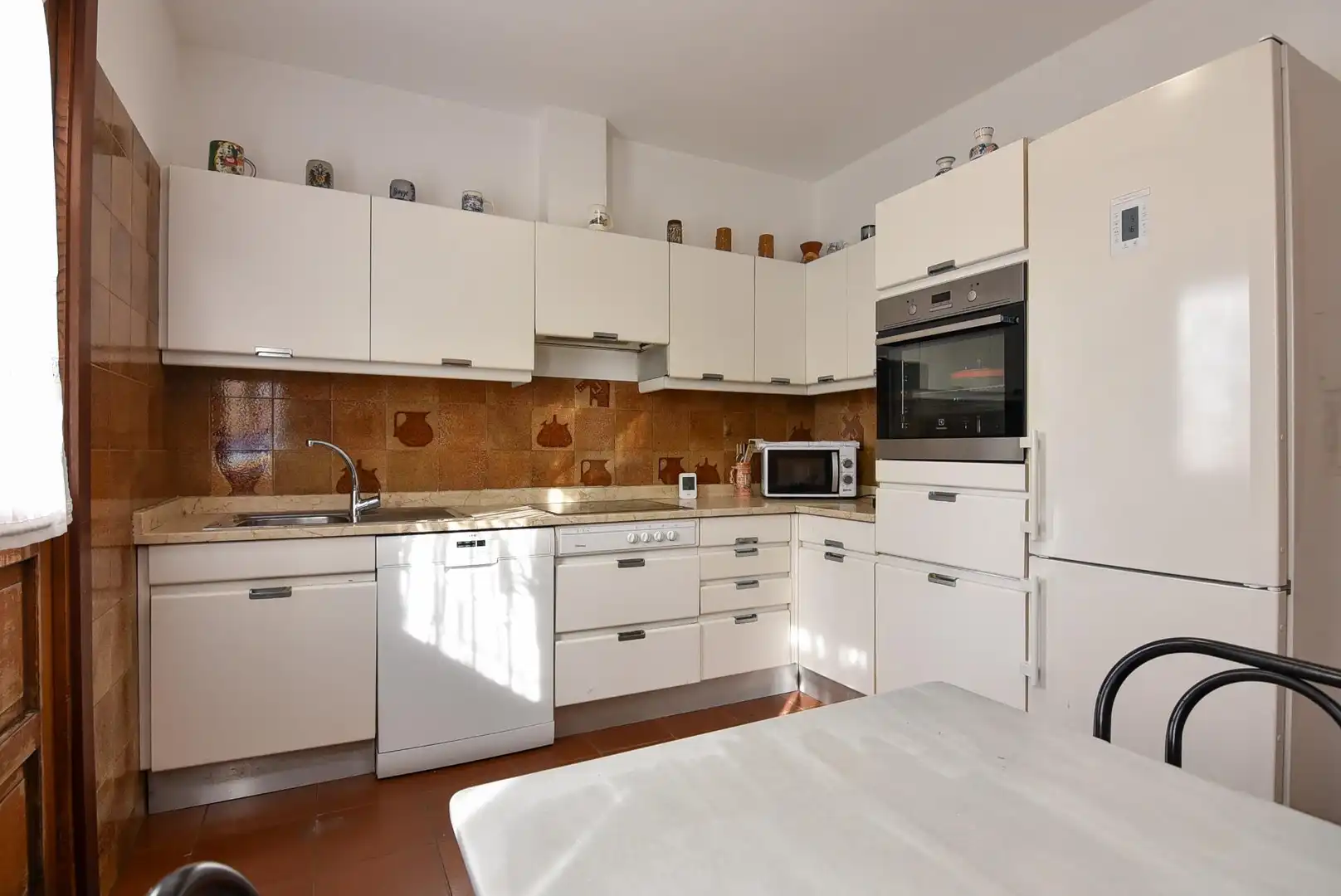 Cuina de Casa o xalet en venda en A Coruña Capital  amb Calefacció, Jardí privat i Parquet