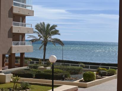 Vista exterior de Apartament en venda en La Manga del Mar Menor amb Aire condicionat, Terrassa i Piscina