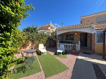 Chalet con piscina en venta en Orihuela Costa