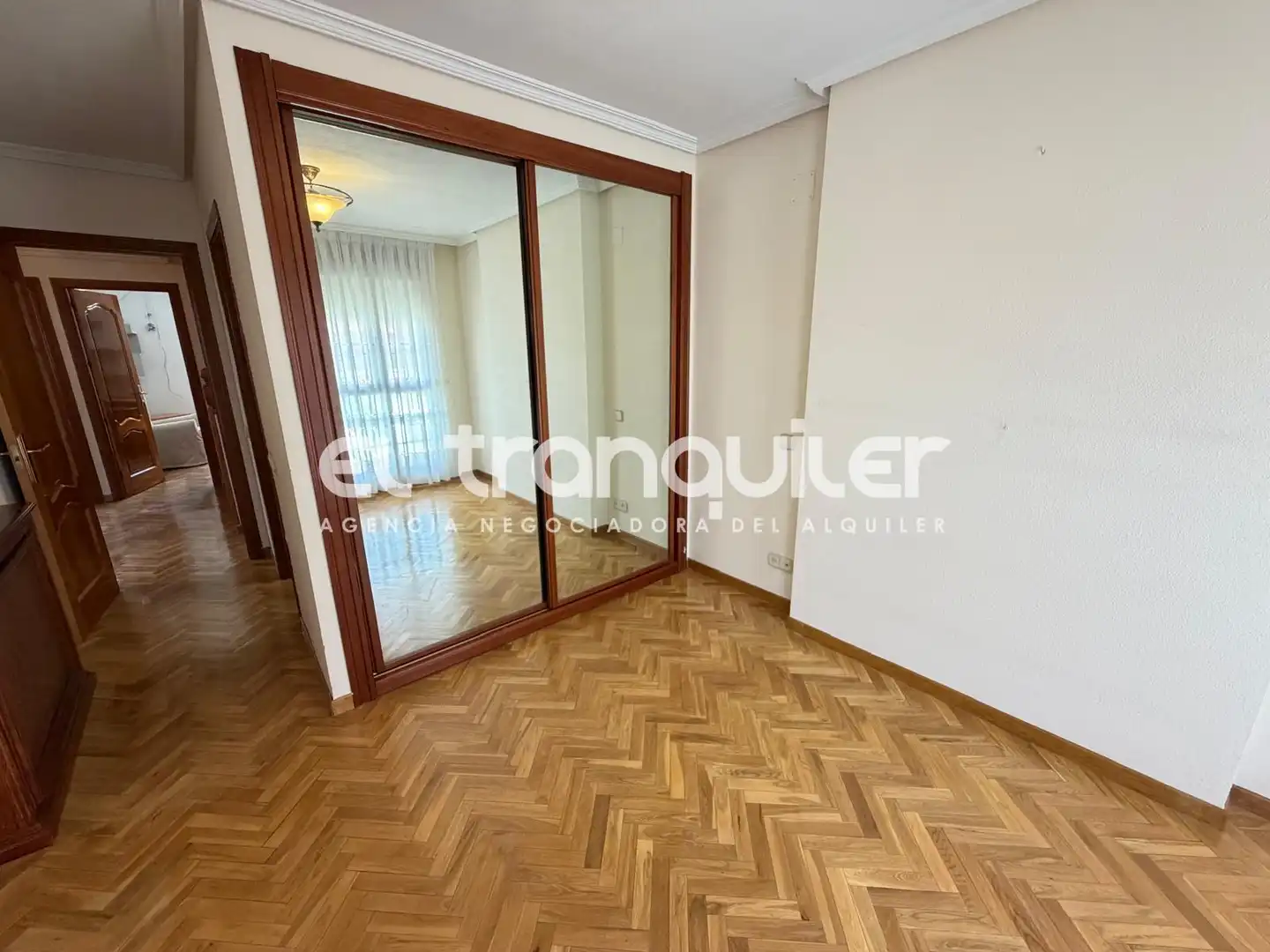 Dormitori de Casa adosada de lloguer en Leganés amb Jardí privat, Parquet i Terrassa