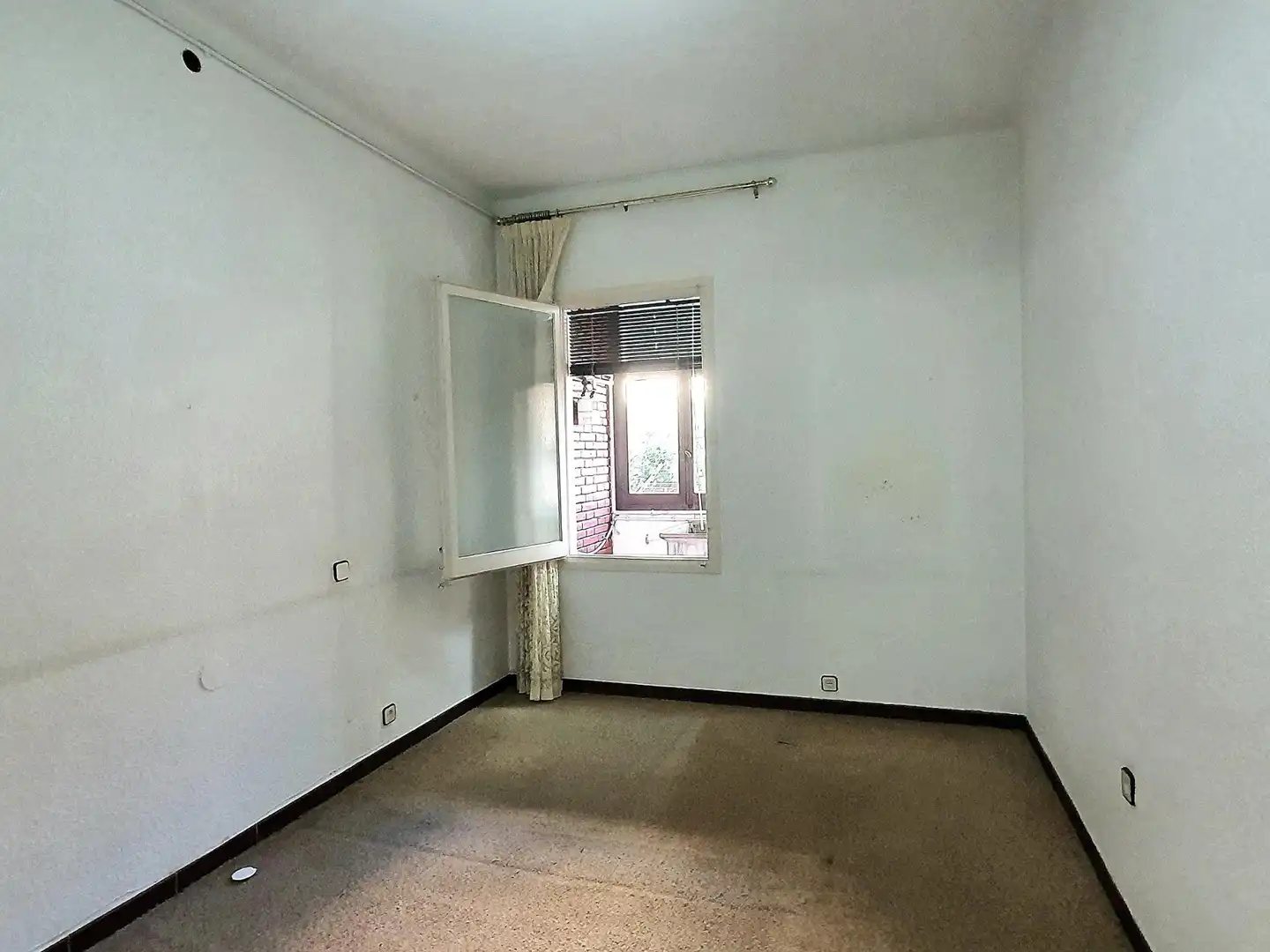 Habitación de Piso en venta en Barcelona con Balcón