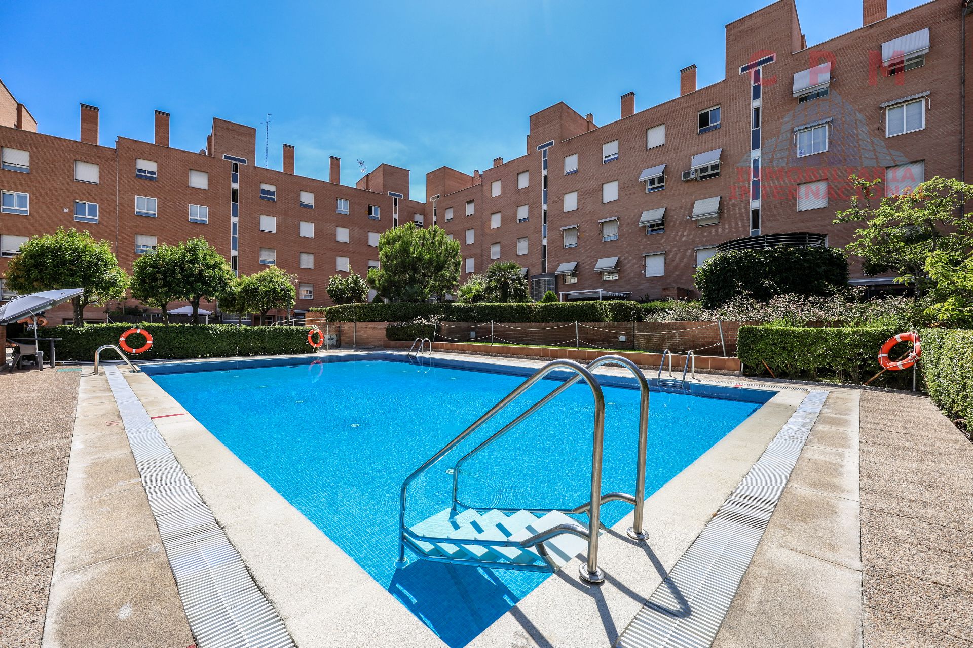 Piscina de Ático de alquiler en  Madrid Capital con Aire acondicionado, Calefacción y Parquet