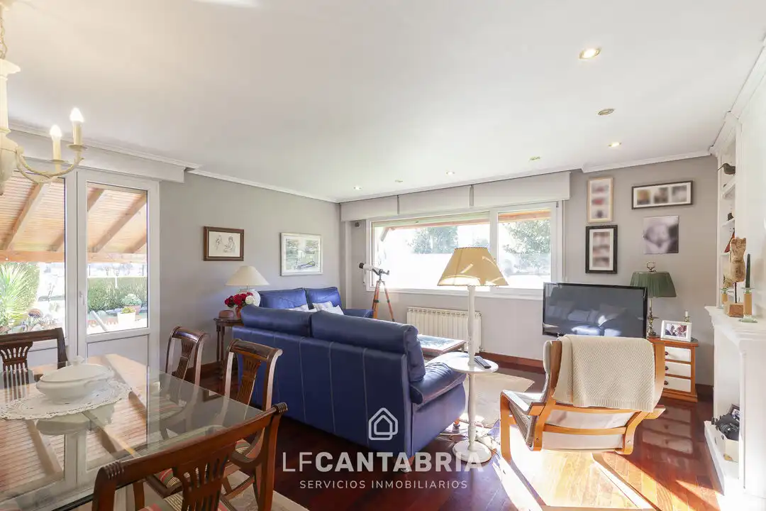 Sala de estar de Casa o chalet en venta en Liendo con Calefacción, Jardín privado y Piscina