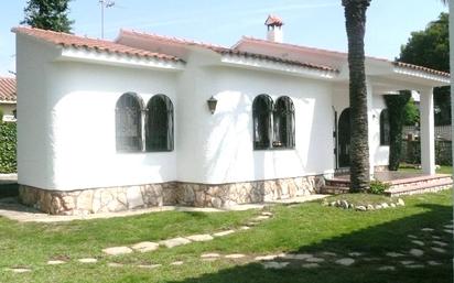 Vista exterior de Casa o xalet en venda en Mont-roig del Camp amb Aire condicionat