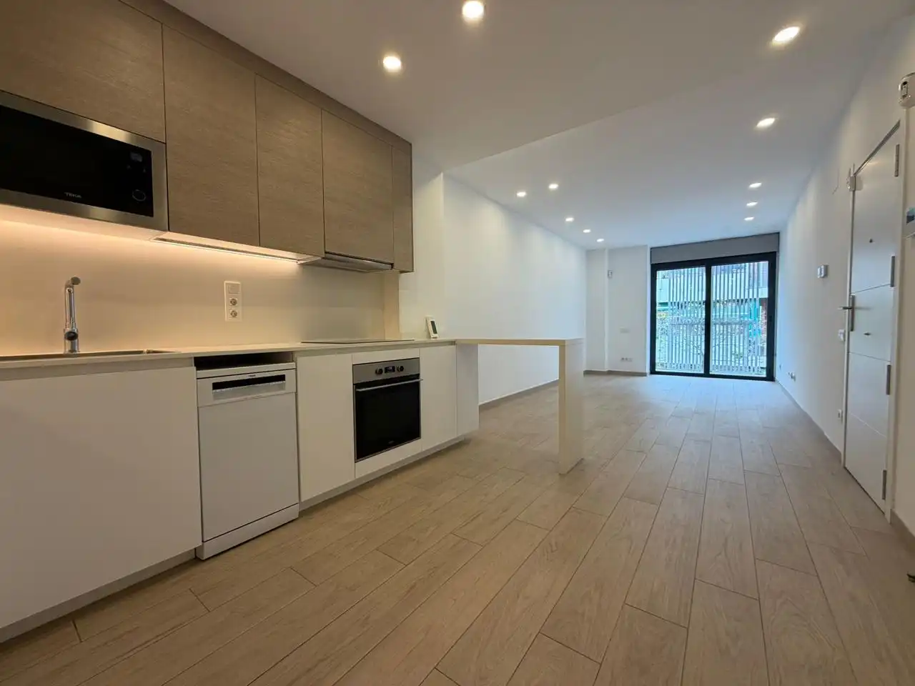 Cuina de Pis en venda en Barcelona amb Aire condicionat, Parquet i Terrassa