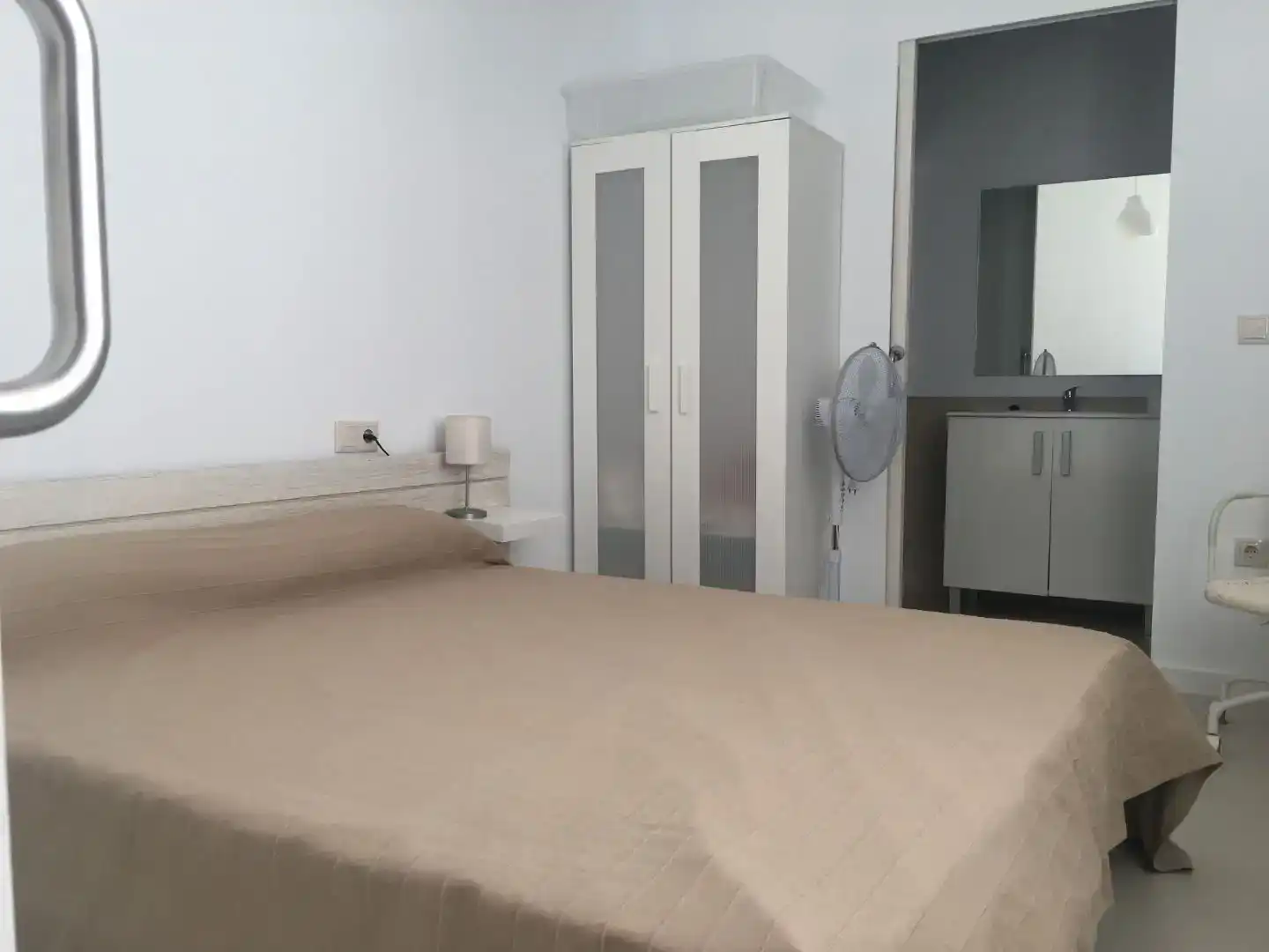 Habitación de Casa adosada en venta en Motril con Amueblado, Horno y Lavadora