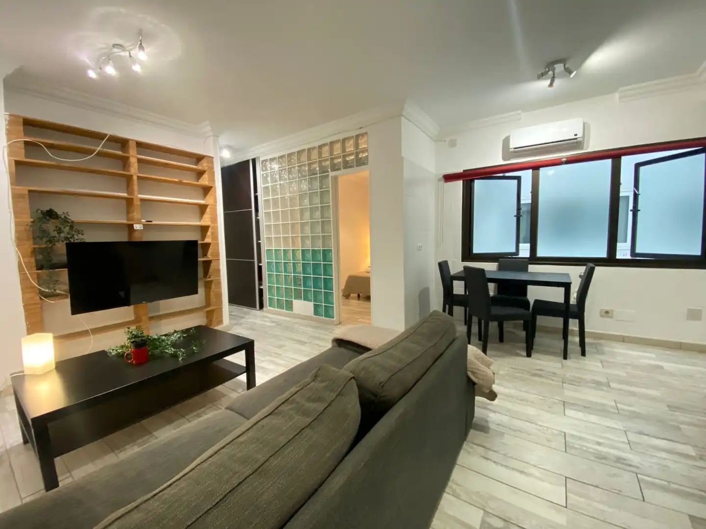 Sala de estar de Piso en venta en Las Palmas de Gran Canaria con Aire acondicionado, Parquet y Amueblado