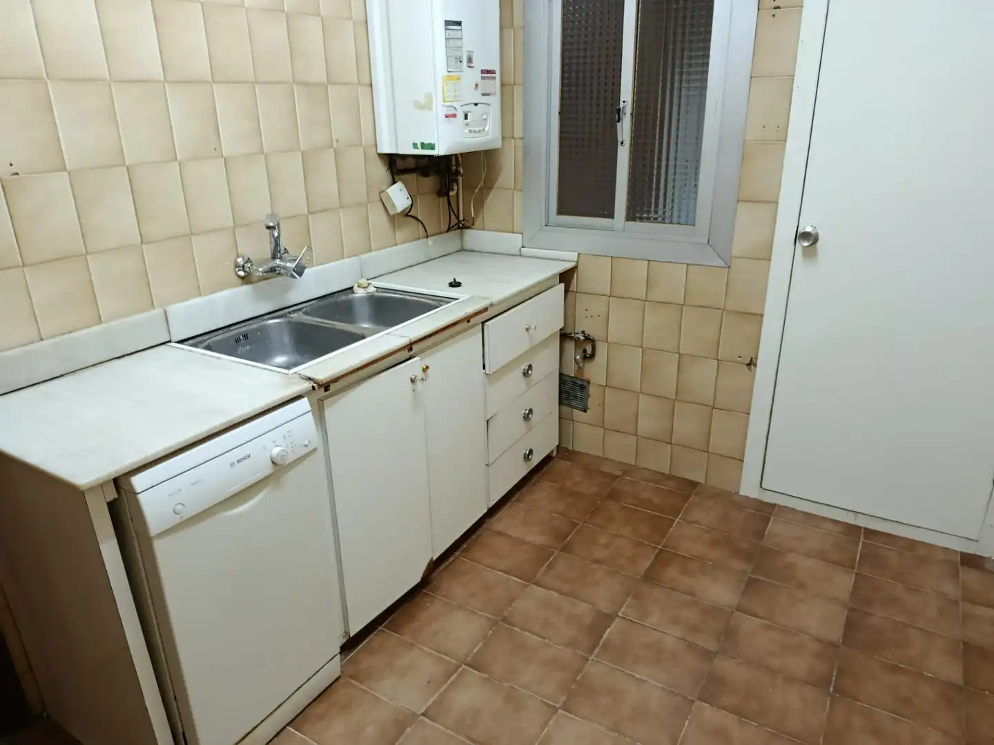 Cuina de Pis en venda en Badalona amb Aire condicionat, Calefacció i Balcó