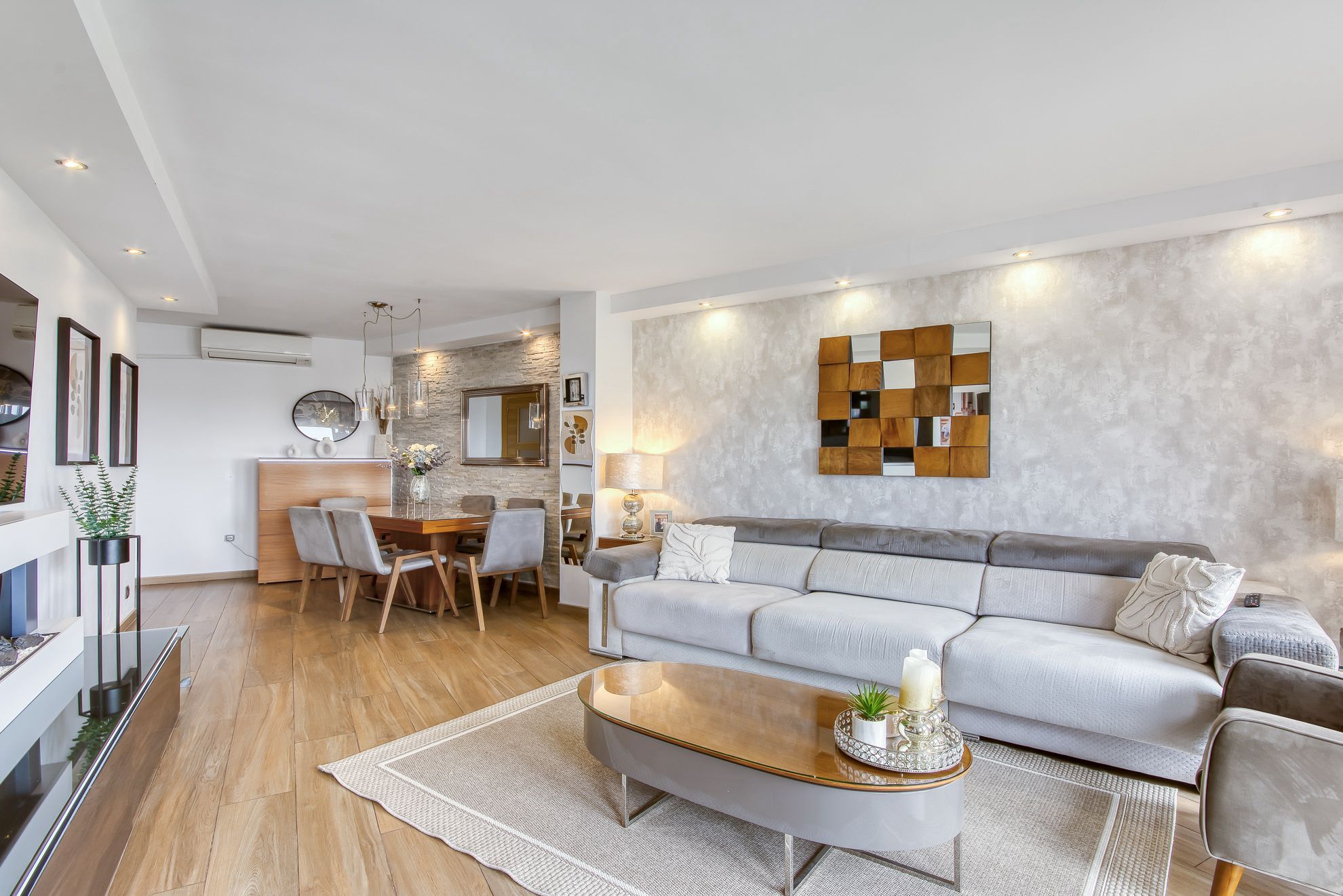 Living room of Flat for sale in Figueres  with Air Conditioner, Furnished and Balcony
