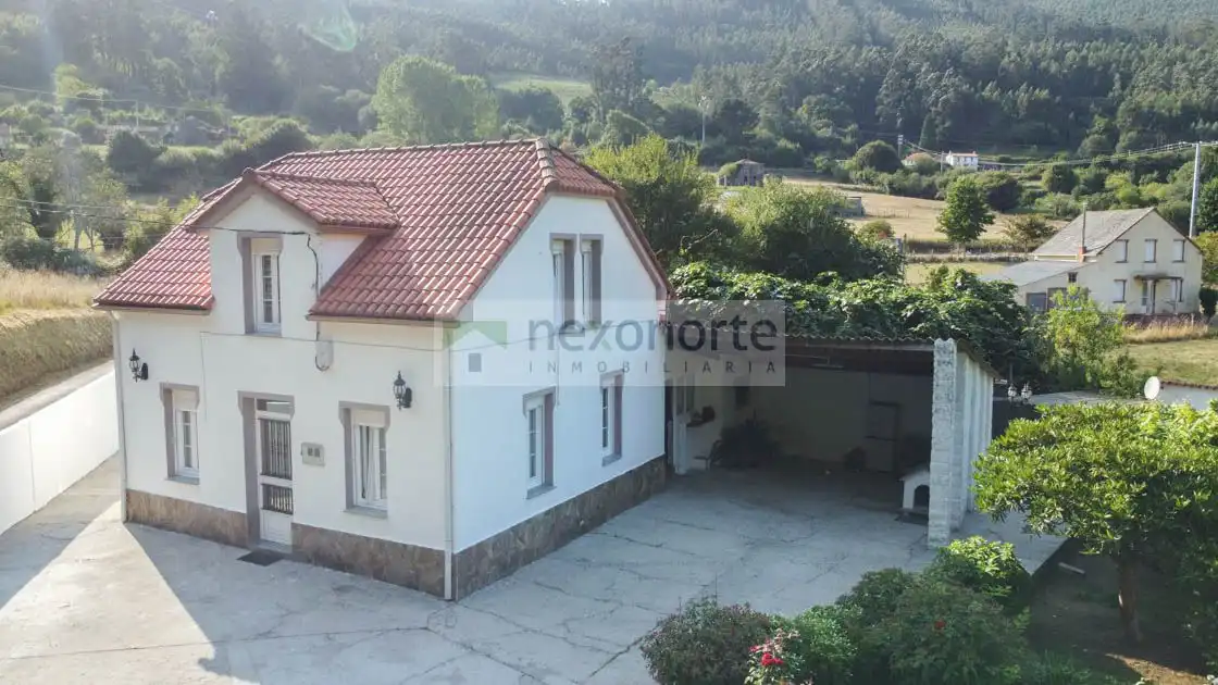 Vista exterior de Finca rústica en venda en Ortigueira amb Calefacció