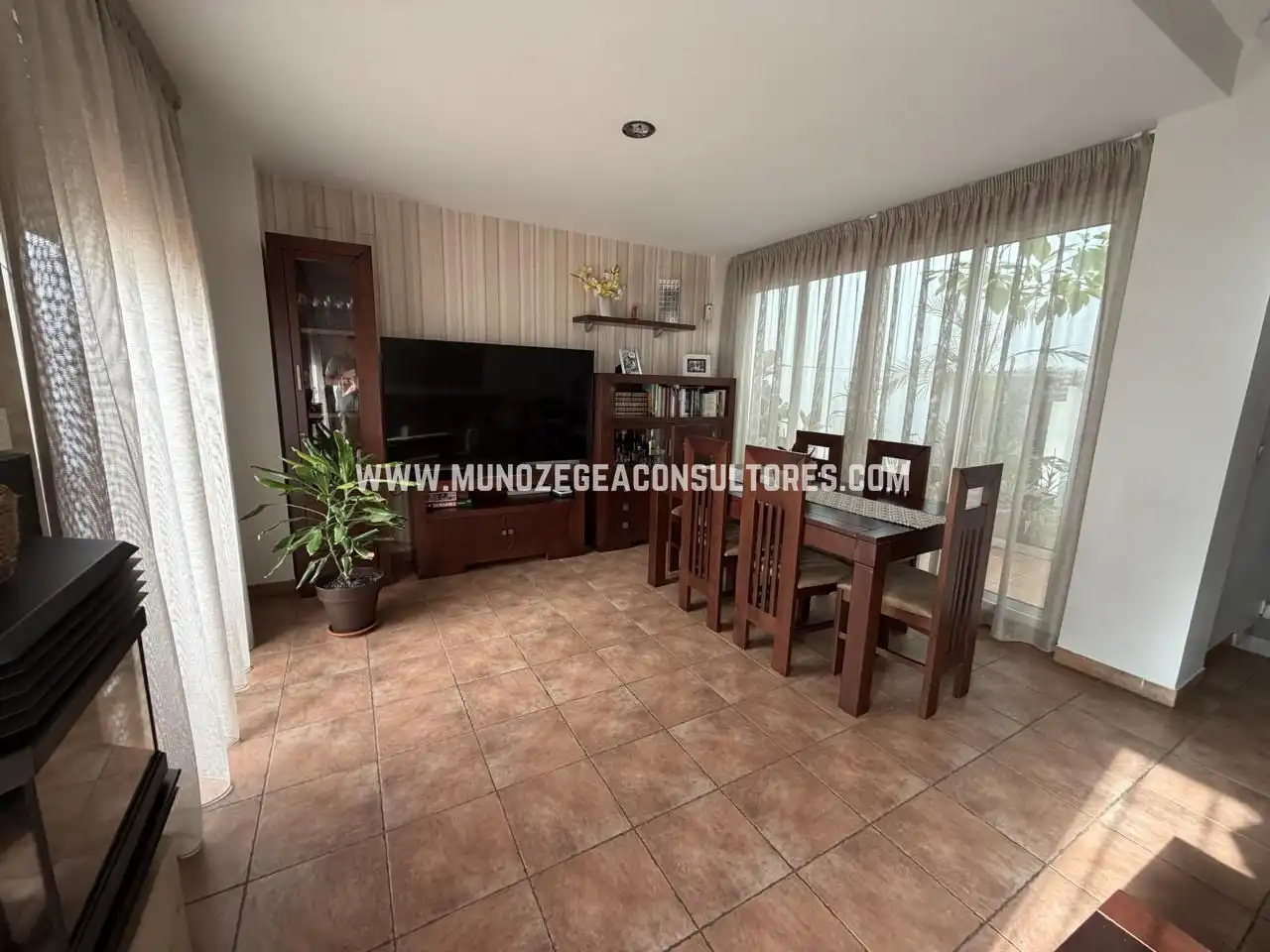 Sala d'estar de Casa o xalet en venda en Lucena amb Aire condicionat, Terrassa i Traster