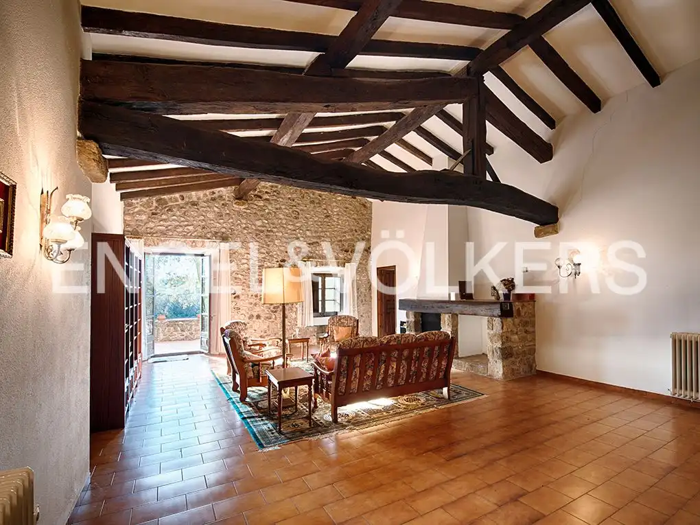 Casa rústica amb terrassa en venda a Cabanelles, imagen 12