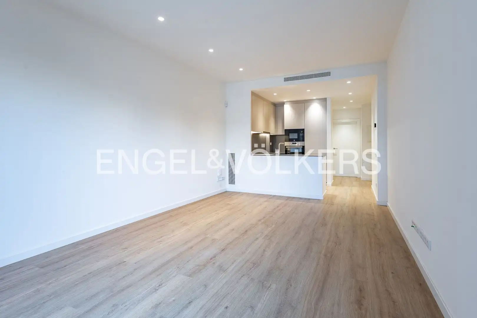 Living room of Ground floor for rent in Badalona  with Heating, Parquet flooring and Terrace