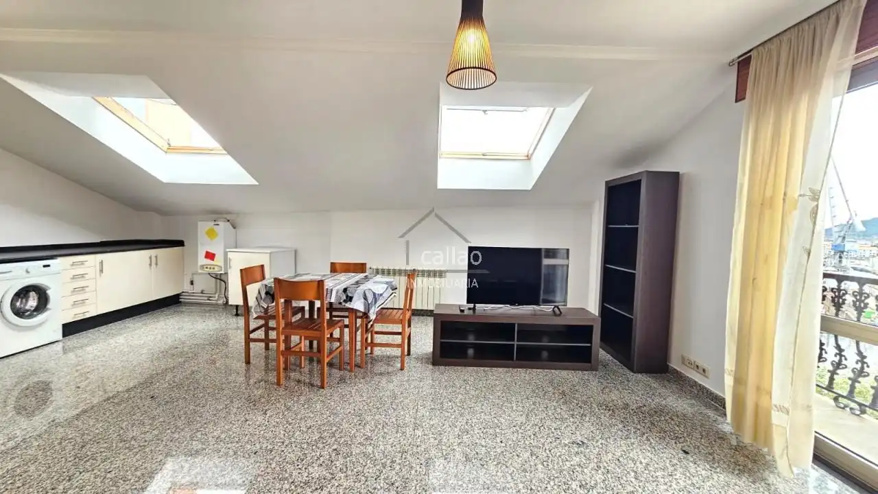 Sala d'estar de Pis de lloguer en Ferrol amb Calefacció, Moblat i Balcó