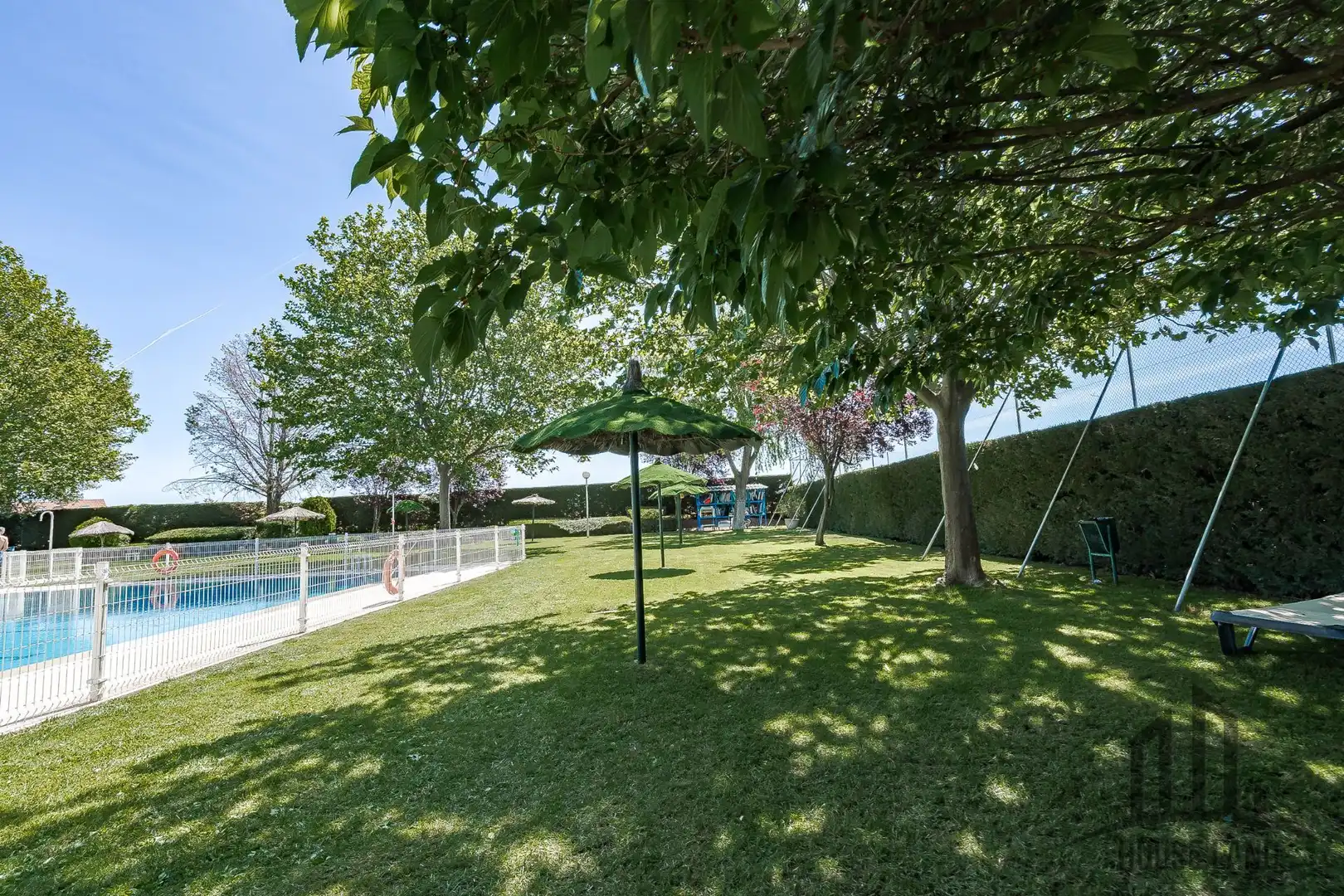 Piscina de Casa adosada en venda en Algete amb Calefacció, Traster i Piscina comunitària
