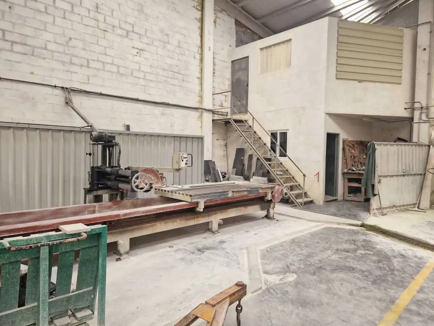 Industrial buildings for rent in Noia
