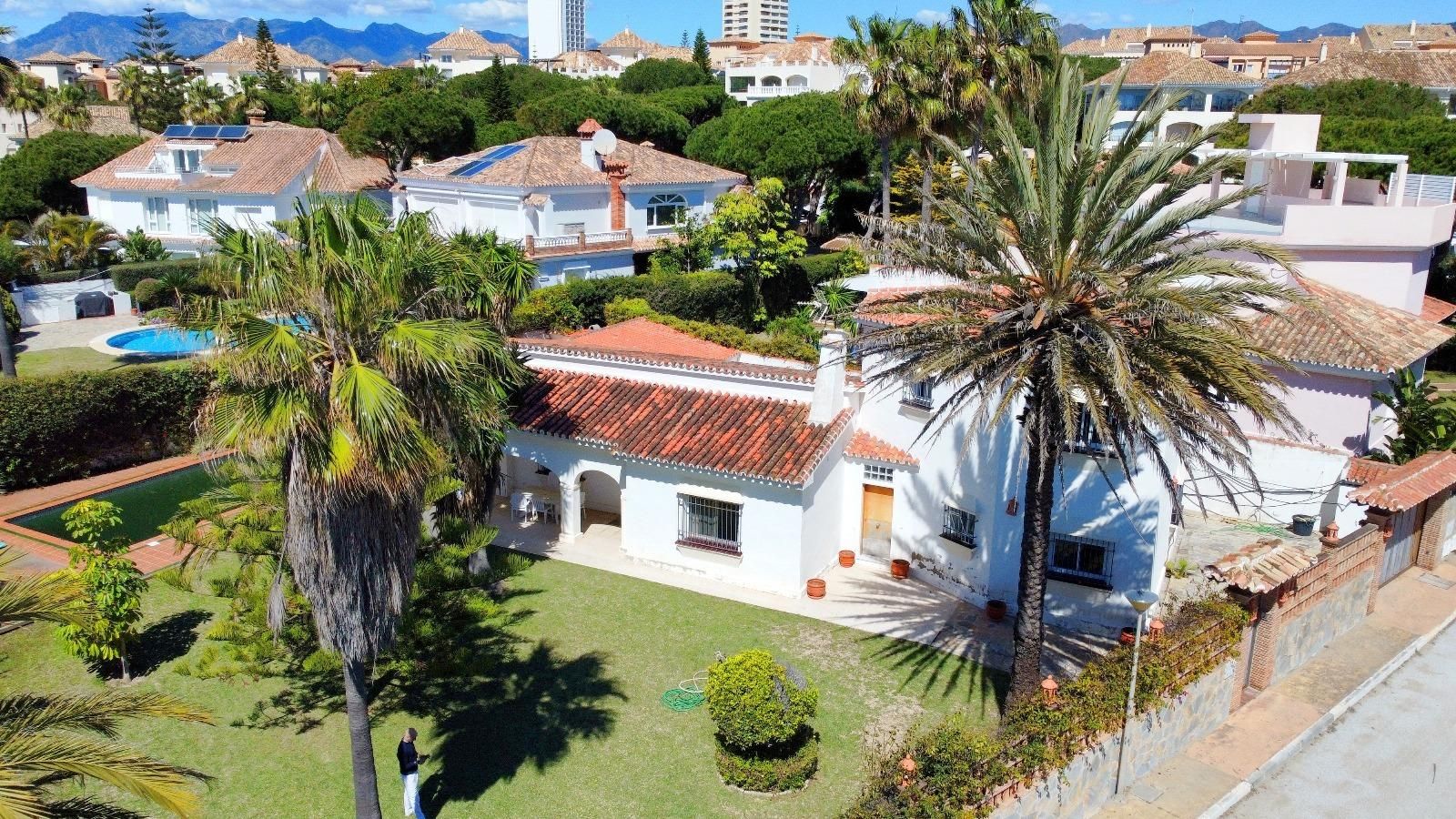 Exterior view of House or chalet for sale in Marbella  with Air Conditioner, Private garden and Terrace