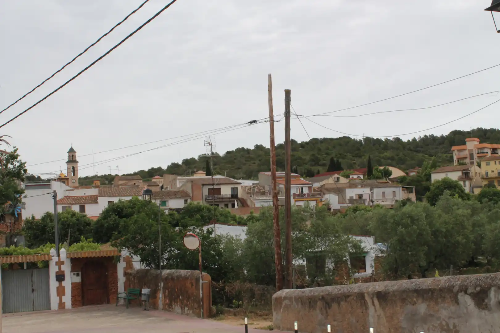 Vista exterior de Casa adosada en venda en Salomó amb Balcó i Alarma