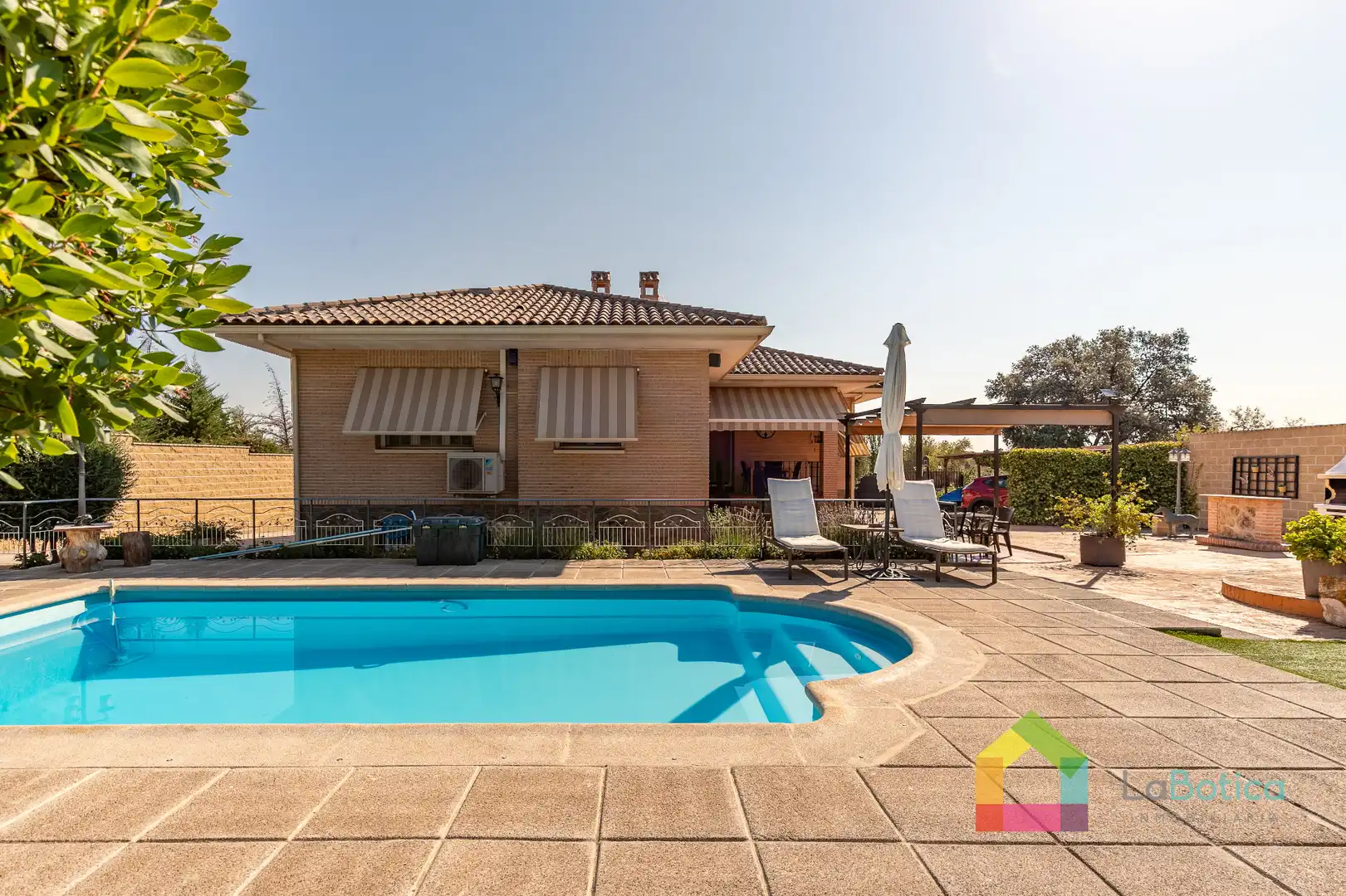 Piscina de Casa o xalet en venda en Nambroca amb Aire condicionat, Calefacció i Jardí privat