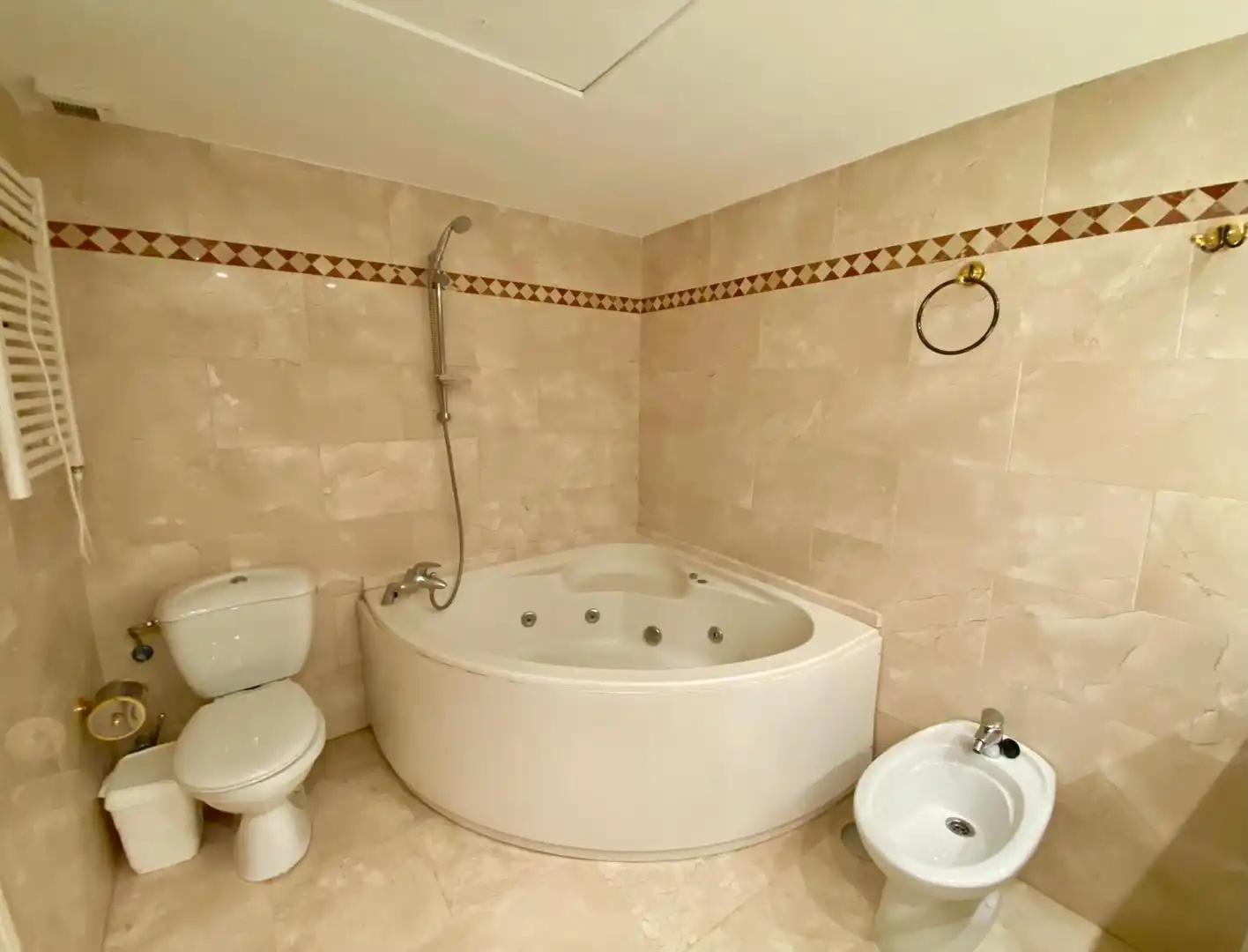 Bathroom of Flat for rent in Marbella  with Air Conditioner, Heating and Private garden
