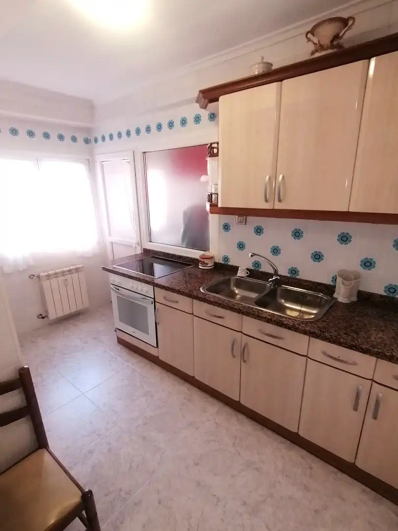 Küche von Wohnung zur Miete in Gijón  mit Heizung, Parkett und Möbliert