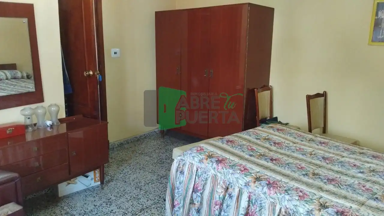 Habitación de Piso en venta en Ourense Capital  con Calefacción, Trastero y Amueblado
