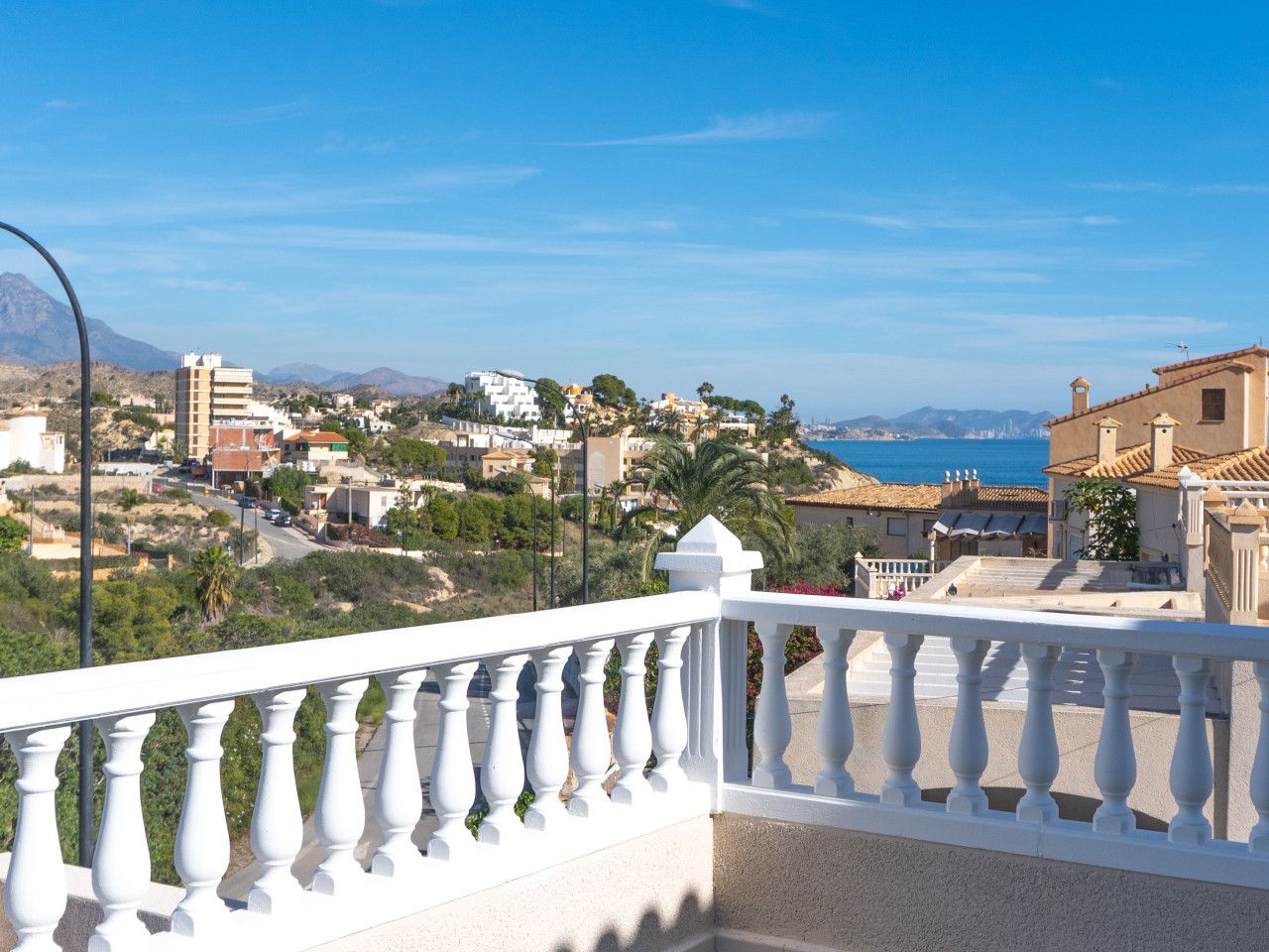 Vista exterior de Casa o chalet en venta en El Campello con Aire acondicionado, Calefacción y Jardín privado