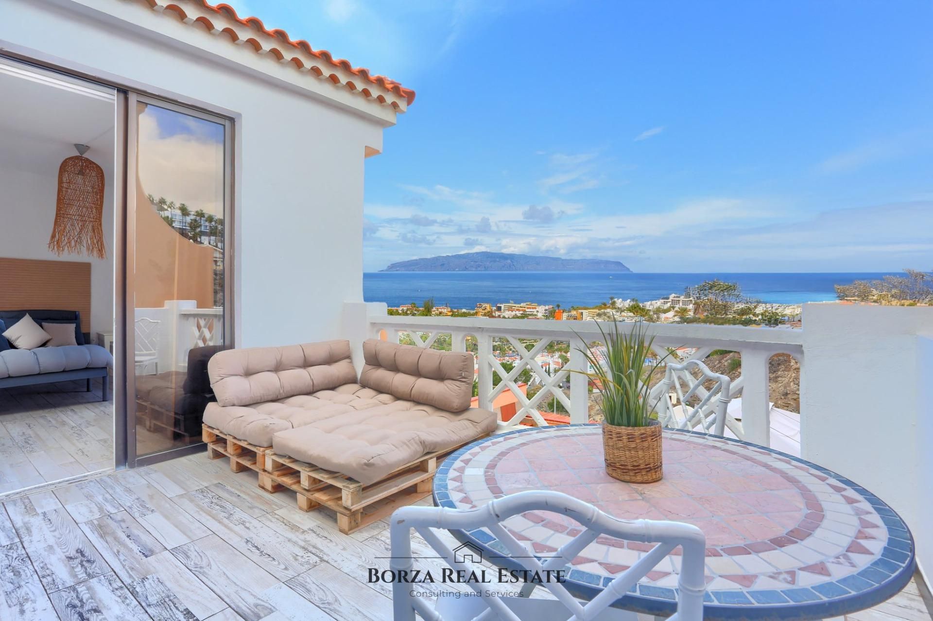 Vista exterior de Ático de alquiler en Adeje con Terraza, Amueblado y Balcón