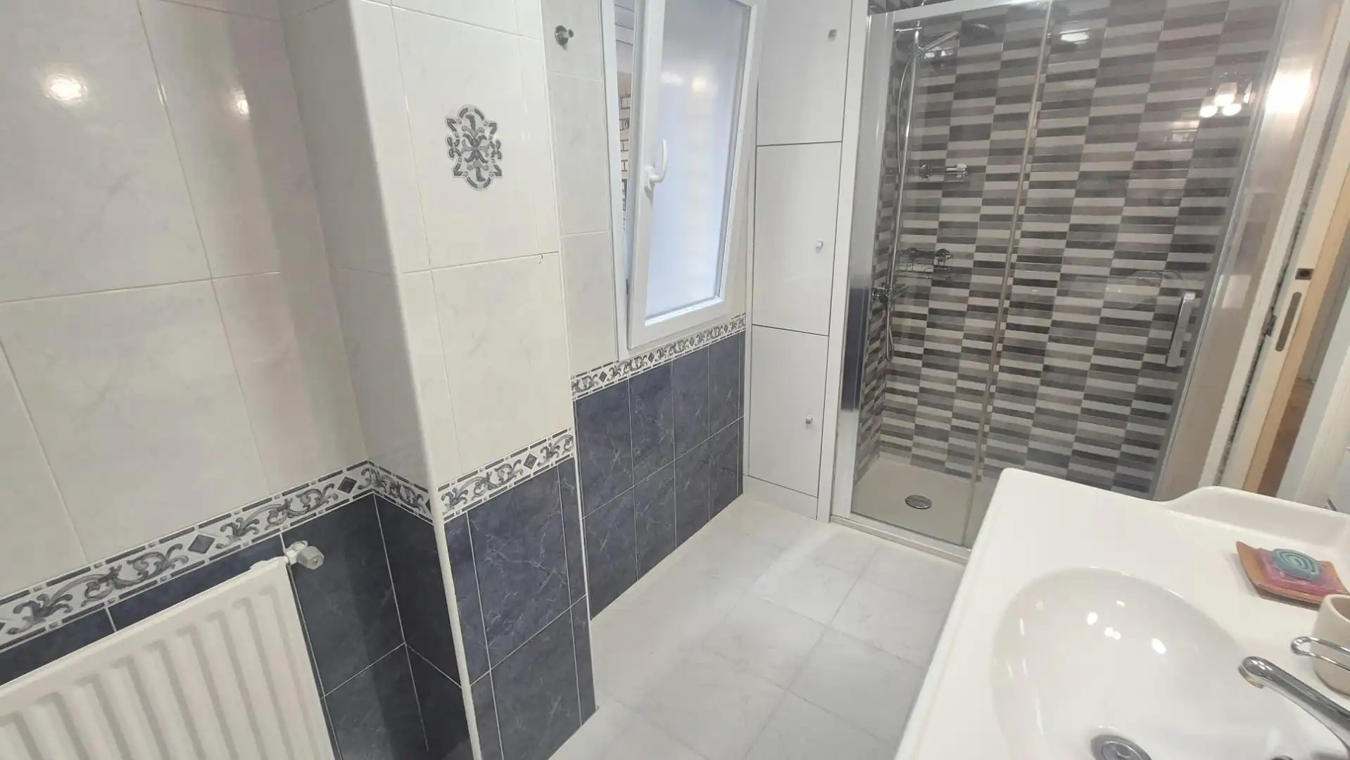 Baño de Piso de alquiler en Salamanca con Calefacción, Parquet y Amueblado