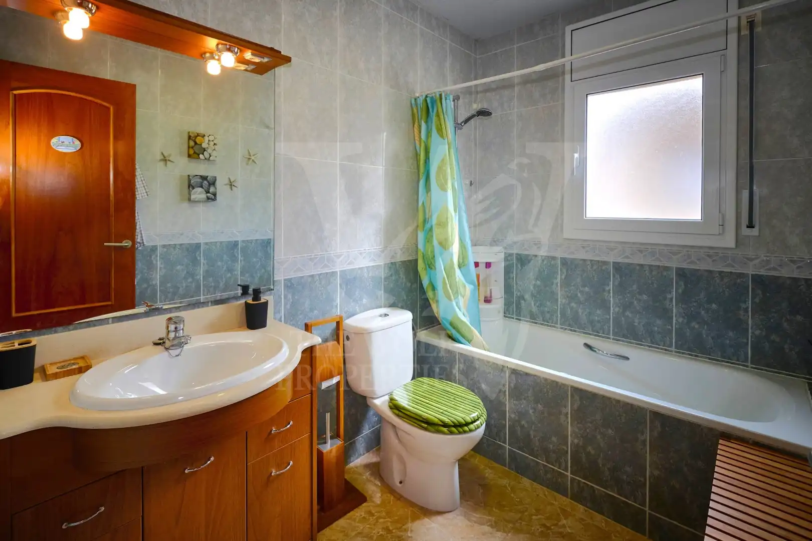 Bathroom of Houses for rent in Aiguaviva Parc