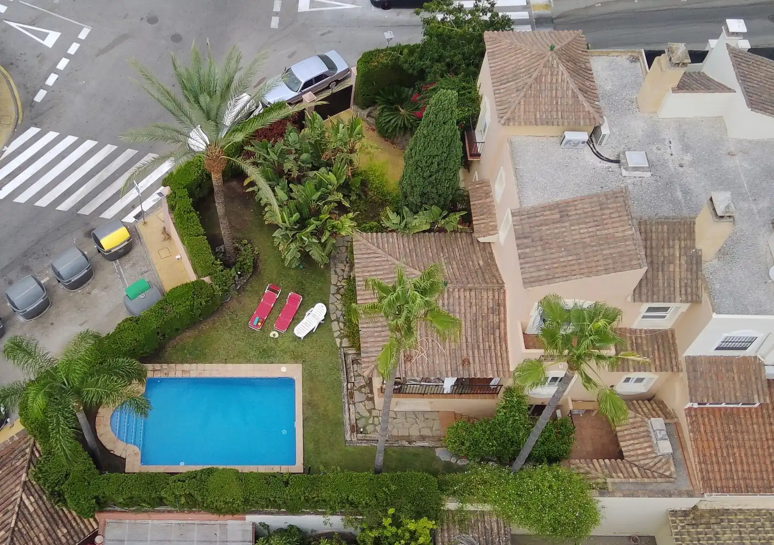 Vista exterior de Casa adosada de lloguer en Marbella amb Terrassa i Moblat