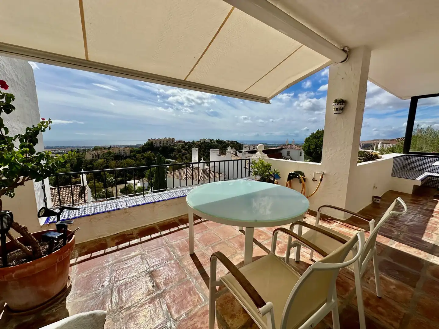 Terrasse von Wohnungen zur Miete in Benahavís mit Klimaanlage, Terrasse und Abstellraum