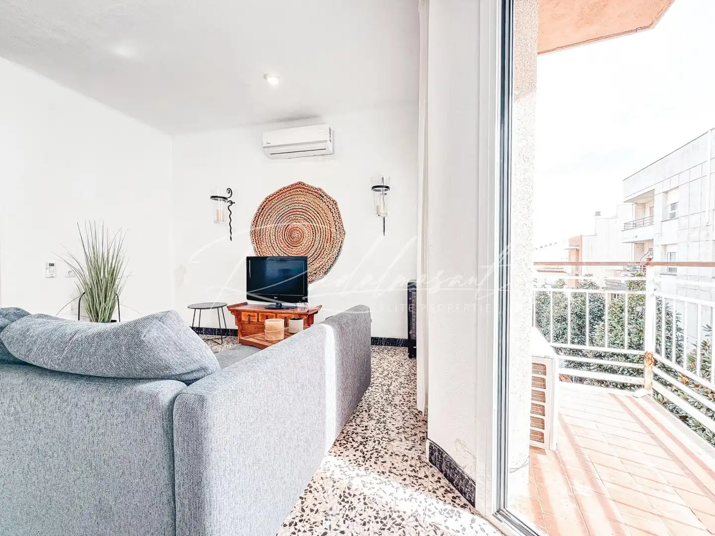 Living room of Flat for sale in Cambrils  with Air Conditioner, Terrace and Furnished