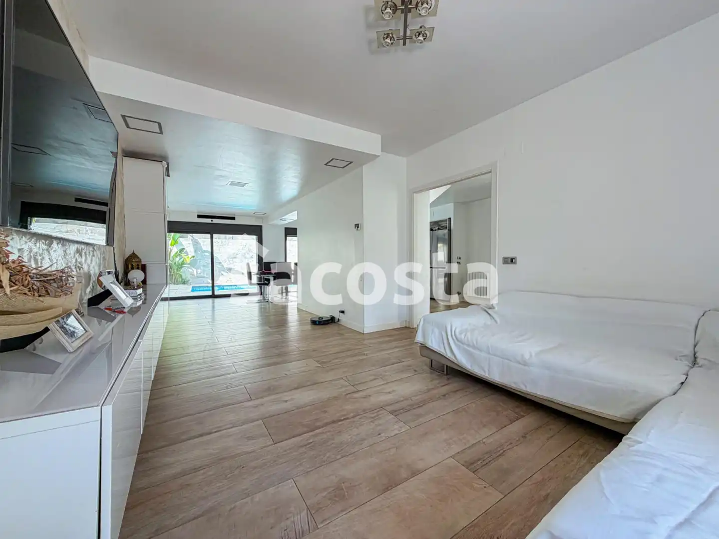 Sala d'estar de Casa adosada en venda en Canet de Mar amb Calefacció, Jardí privat i Terrassa