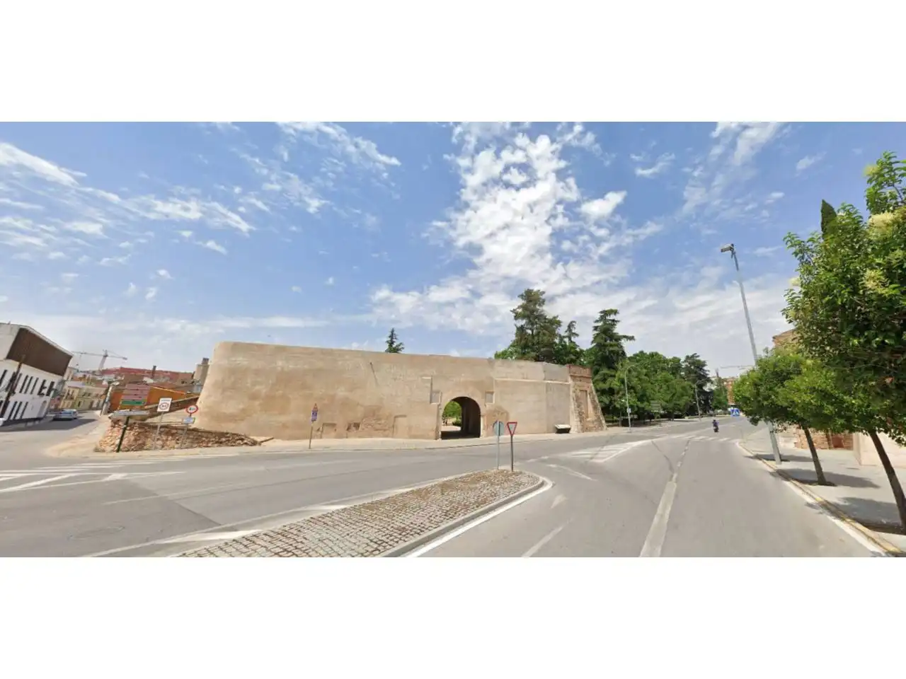 Exterior view of Houses for sale in Casco Antiguo