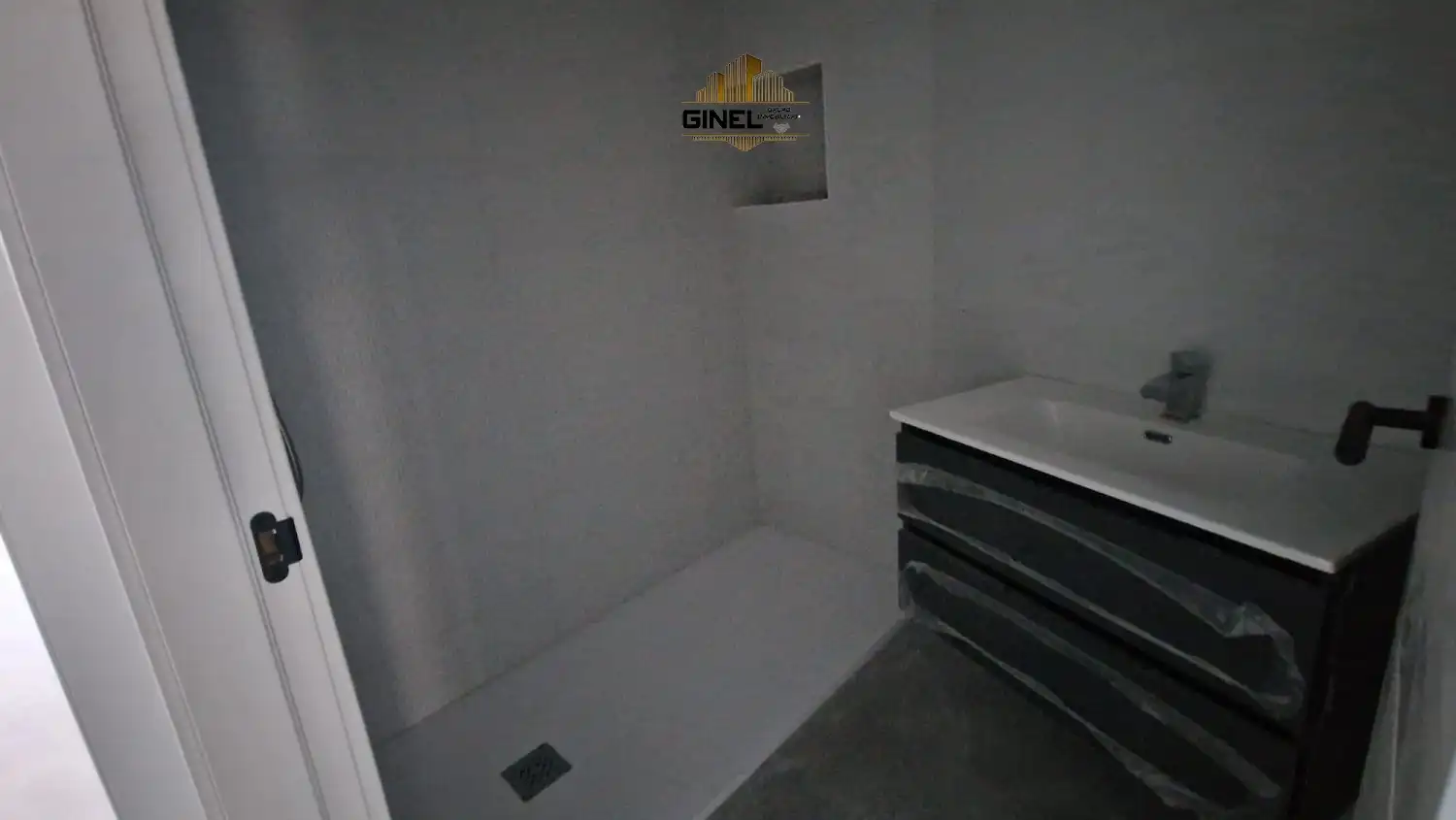Baño de Piso de alquiler en Jaén con Aire acondicionado, Calefacción y Trastero