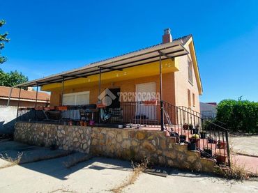 Casa amb balcó en venda a Escalona