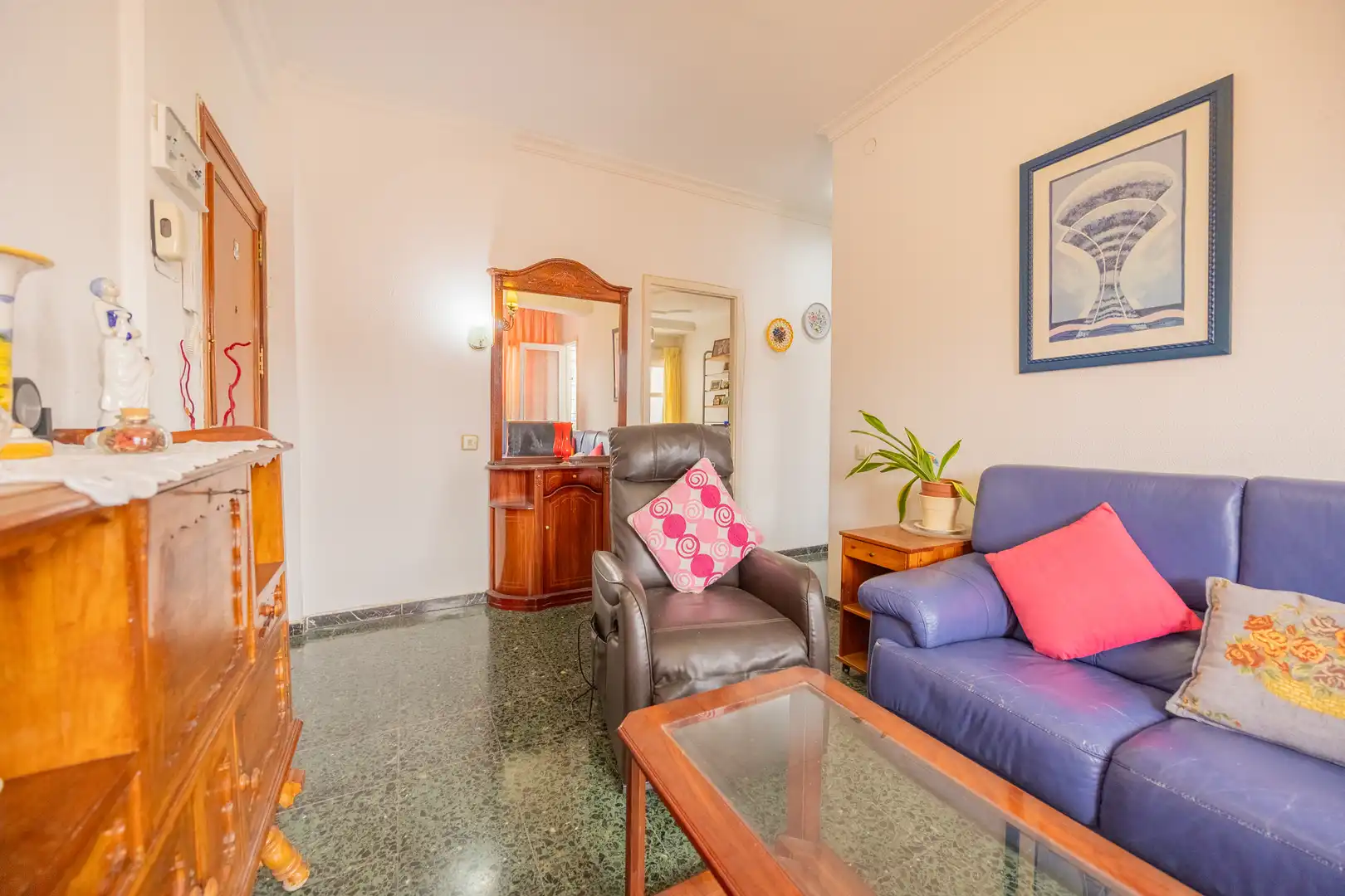 Sala d'estar de Pis en venda en Las Palmas de Gran Canaria amb Moblat i Balcó
