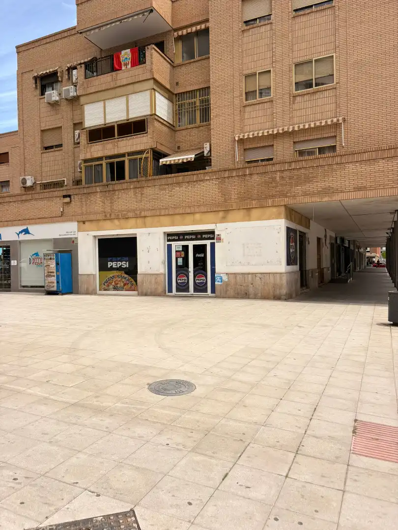 Local de alquiler en Almería