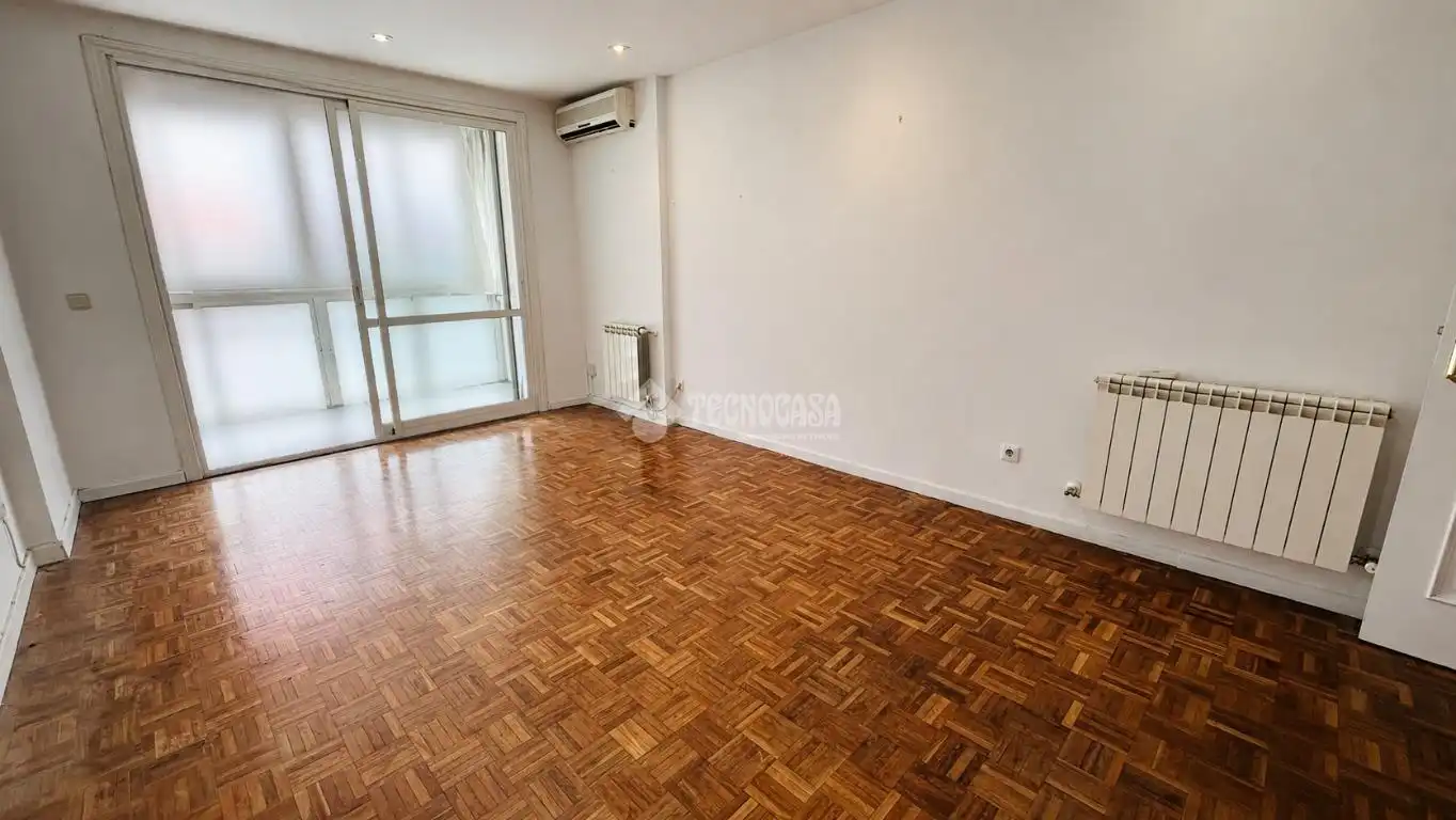 Living room of Flat for sale in Madrid  with Air Conditioner, Heating and Terrace