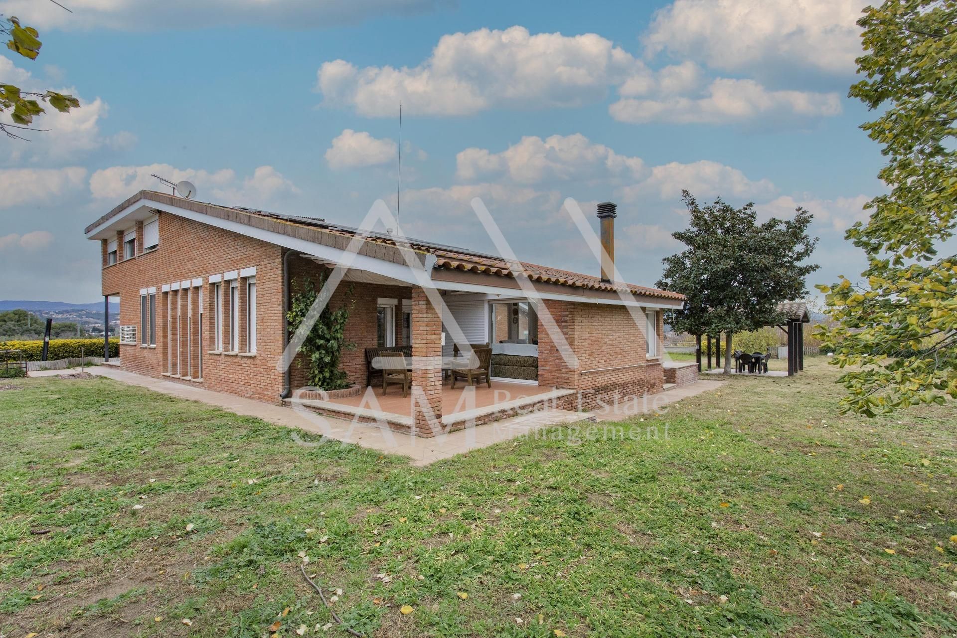 Vista exterior de Casa o xalet en venda en Lliçà d'Amunt amb Calefacció, Jardí privat i Terrassa