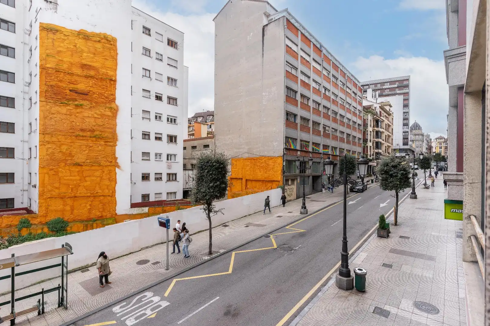 Vista exterior de Pis en venda en Oviedo  amb Terrassa i Balcó