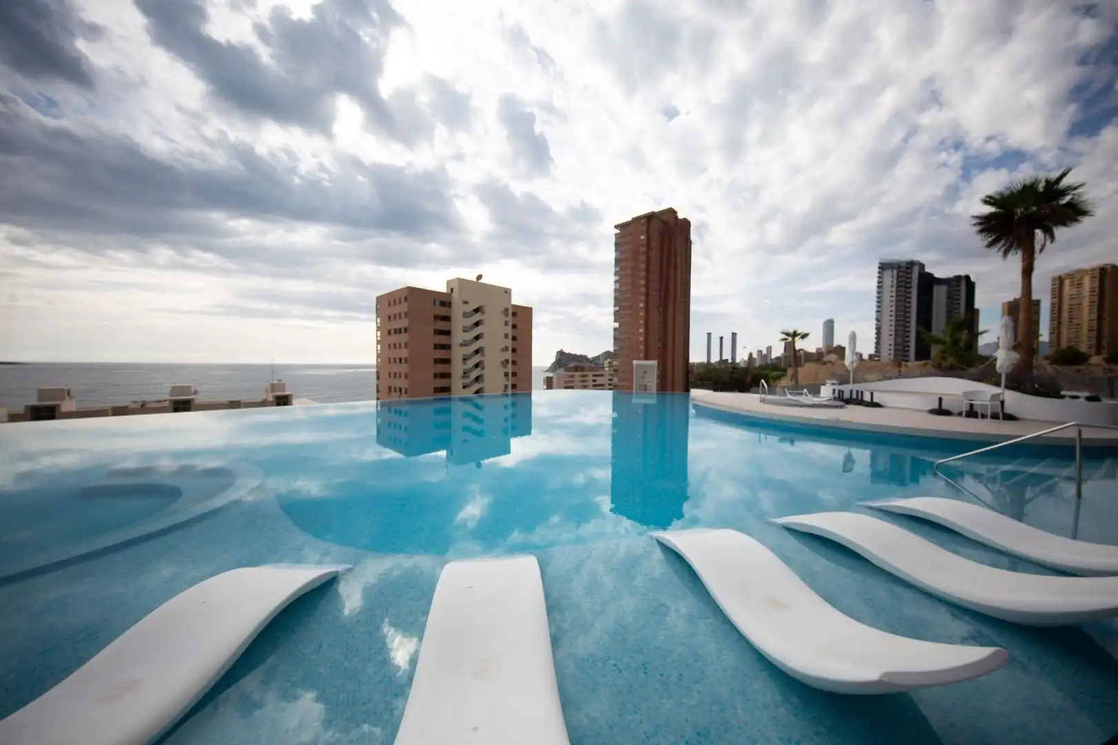 Piscina de Apartament en venda en Benidorm amb Aire condicionat, Calefacció i Terrassa