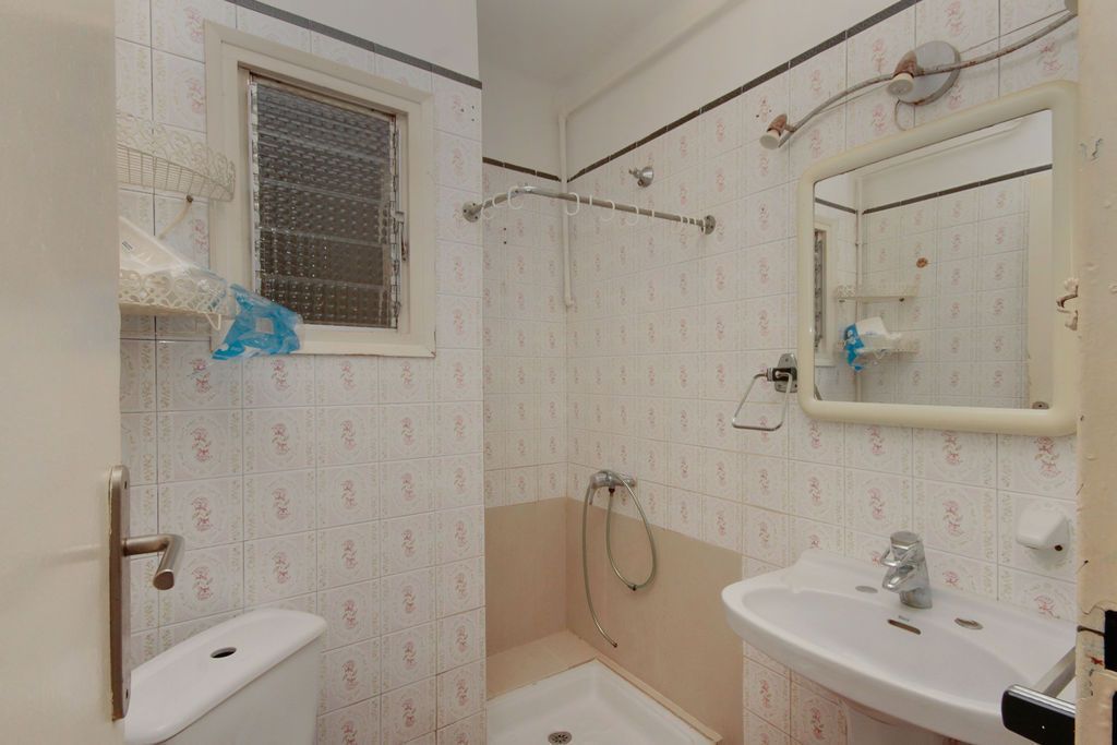 Bathroom of Flat for sale in Terrassa