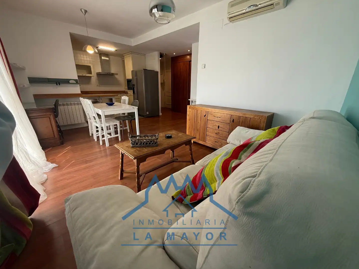 Sala de estar de Piso en venta en Ciudad Real con Parquet y Piscina comunitaria
