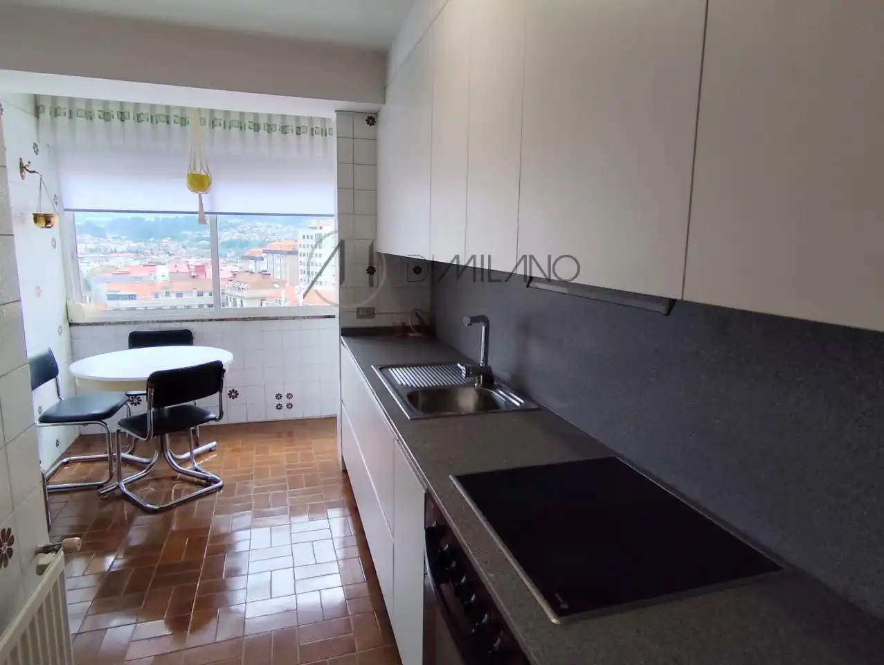 Cocina de Piso de alquiler en Vigo  con Calefacción, Parquet y Amueblado
